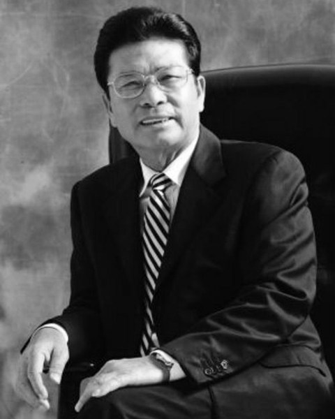 2012年8月26日,何享健卸任美的集团董事长.