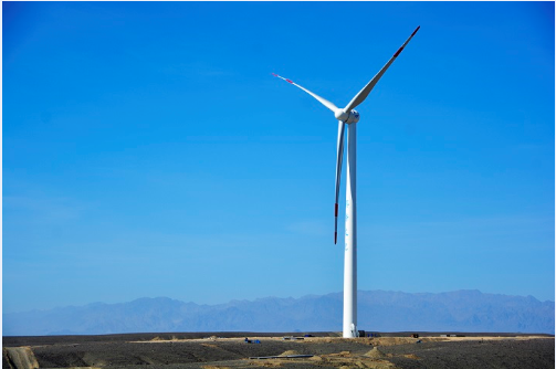 新疆嘉泽发电有限公司首台2.5兆瓦风力发电机