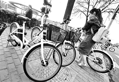 共享电动单车被叫停后重现街头 能否通过审批