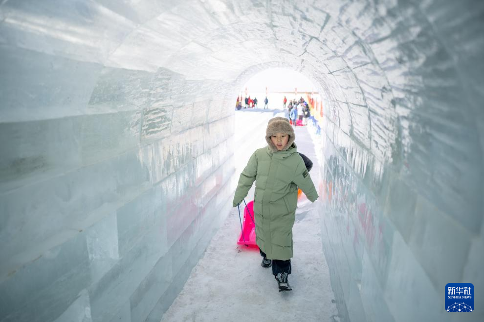 呼和浩特：冰雪搭台唱响文旅融合乐章