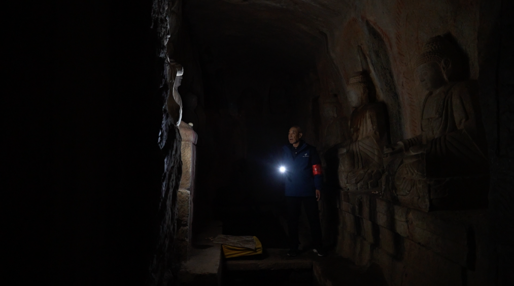 新春走基层丨悬崖上的“金灯”