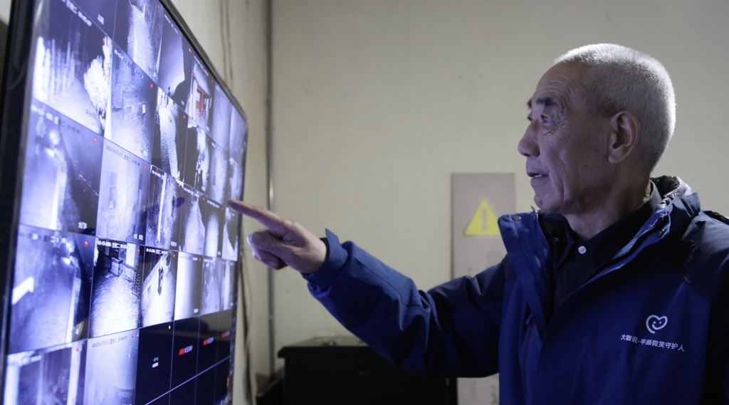 新春走基层丨悬崖上的“金灯”