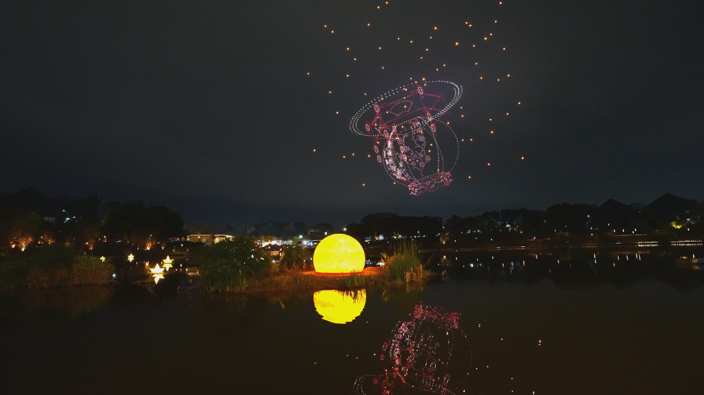 新春走基层丨城市天空的无人机规划员：夜空作画，云端守航