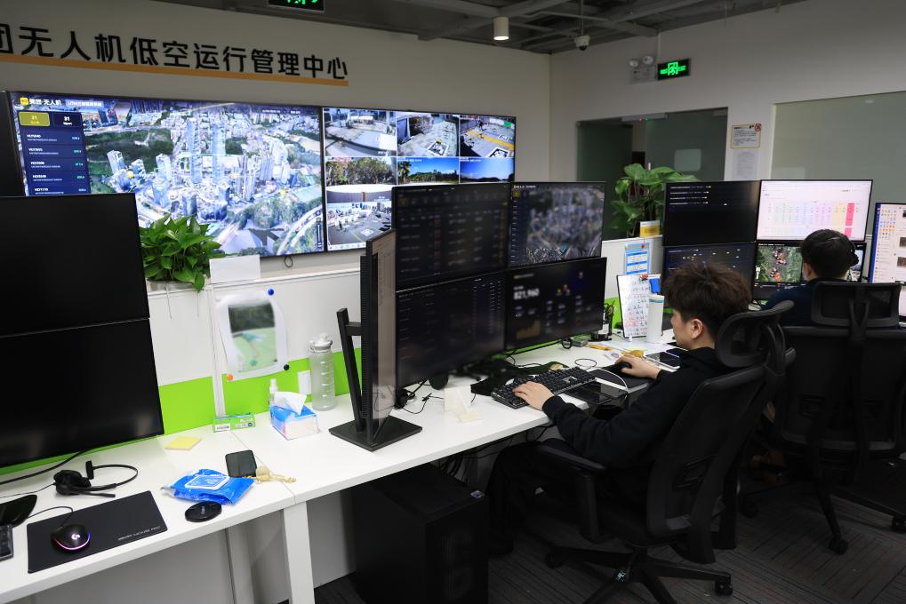 新春走基层丨城市天空的无人机规划员：夜空作画，云端守航