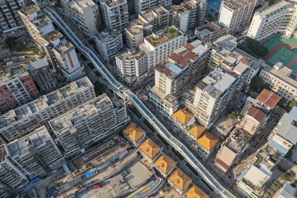 新春走基层丨重庆巫山:乘扶梯,过年去