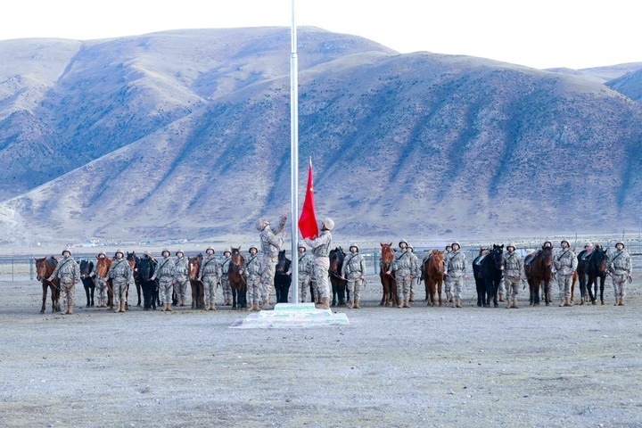 一马当先热血涌——陆军第76集团军某旅玉树独立骑兵连春节见闻