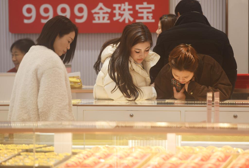 马年春节再掀“添金”热 消费投资需求两旺