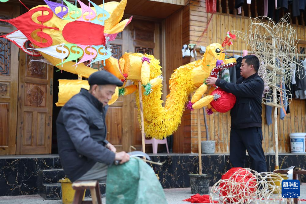 新春走基层｜“仡佬毛龙”传承的两对“黄金搭档”