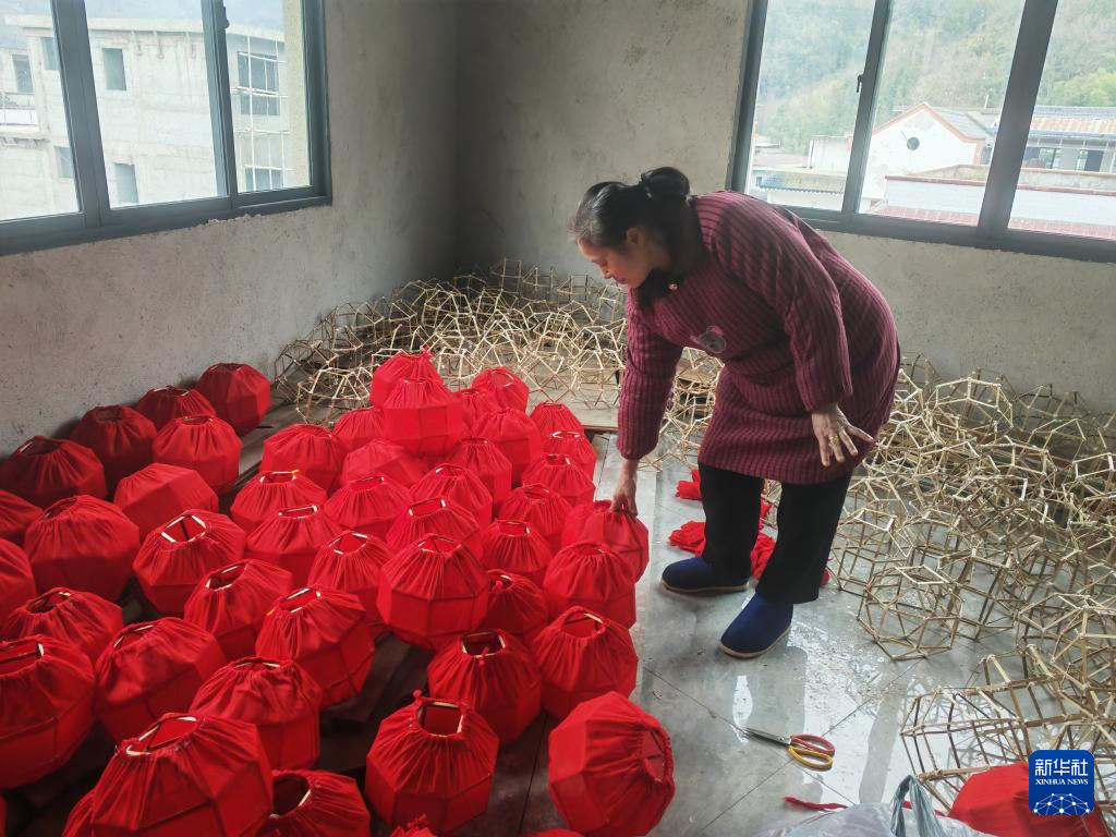 新春走基层｜“仡佬毛龙”传承的两对“黄金搭档”