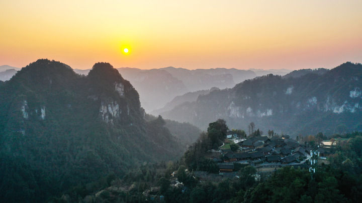 总书记在全国两会上的重要部署引领中国式现代化谱新篇