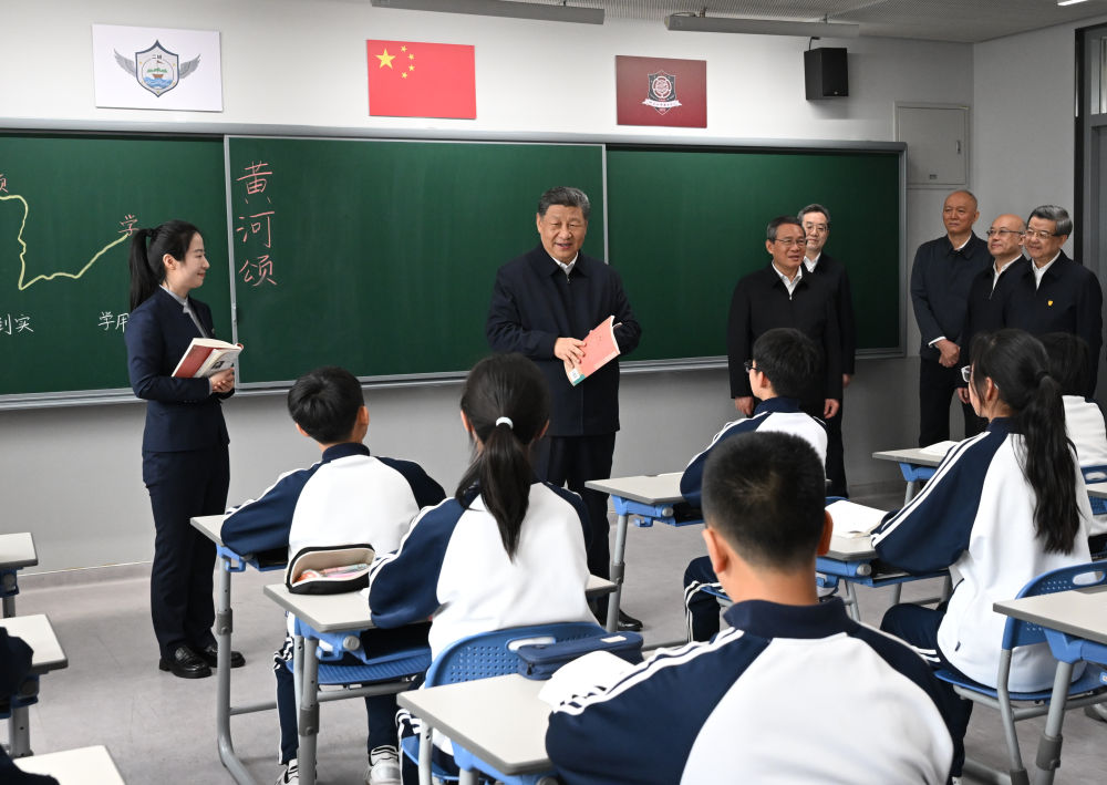 新华图讯丨习近平在河北雄安新区考察