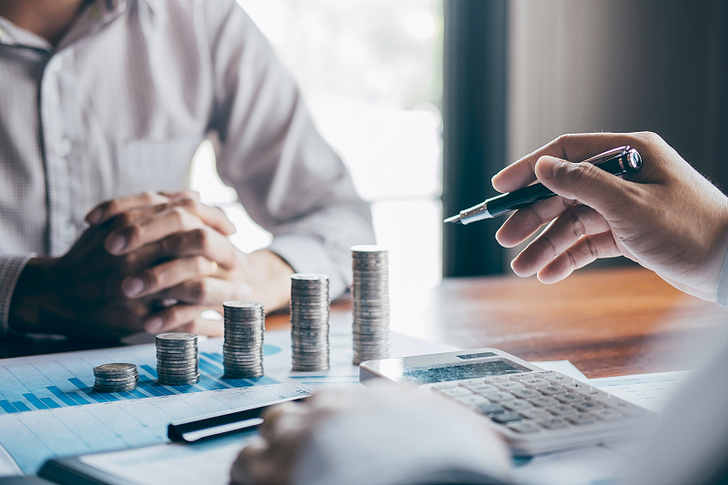 季末回表叠加资金分流 一季度理财产品存续规模缩水1.38万亿元