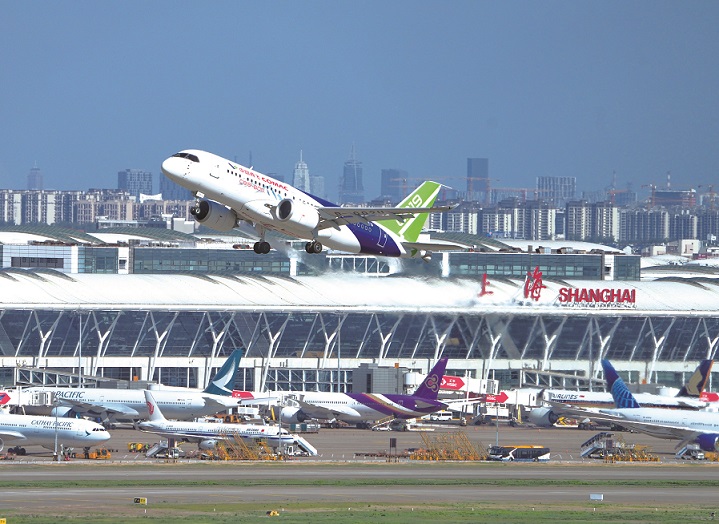 C919飞机高原型完成首次飞行试验
