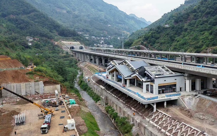 渝昆高铁昭通段车站建设进展顺利