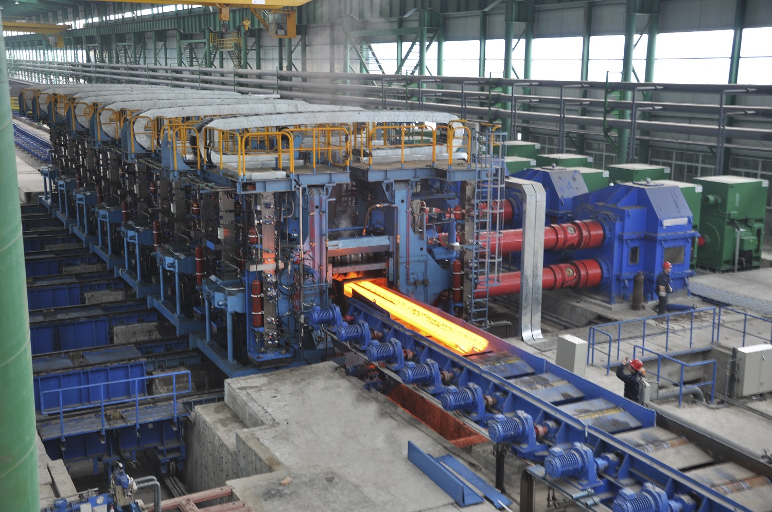 02为鞍山紫竹重型特钢设计制造的特大型钢CMA万能型钢生产线.jpg
