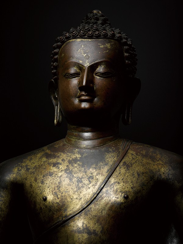 《释迦牟尼佛》尼泊尔, 红铜鎏金 ,10-11世纪,81cm ,止观美术馆守藏