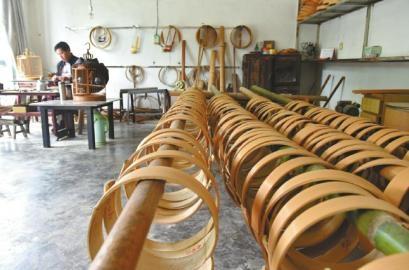 郫县“鸟笼之乡”最贵鸟笼卖3万 算面积超北京房价