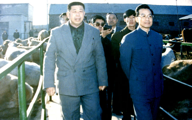 温家宝在福成五丰视察.jpg