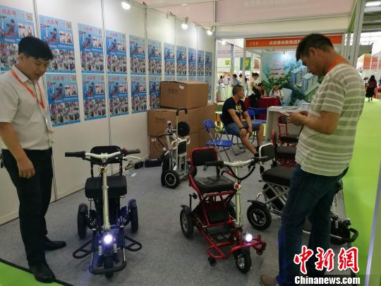 ����չ���Ĵ����� ֣С�� ��