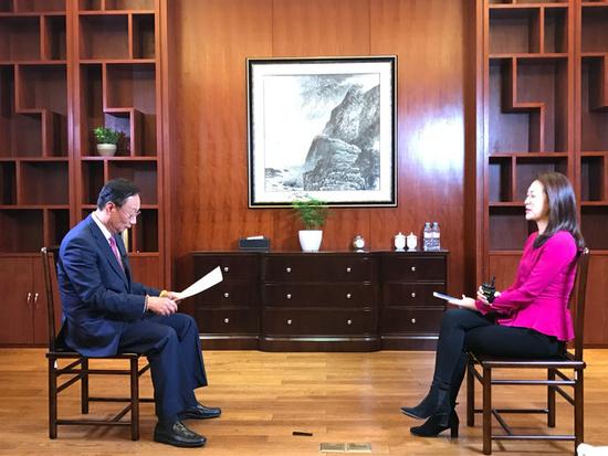 ��̨�������Ƶ�һϯ�� ������һҹû��˯��