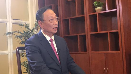 ��̨�������Ƶ�һϯ�� ������һҹû��˯��