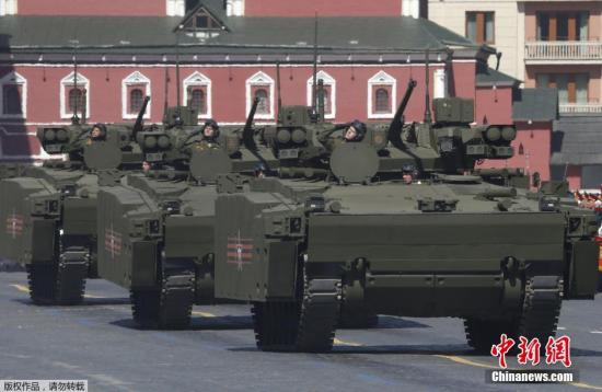 5��7�գ��ڶ���˹�׶�Ī˹�ƣ��й������ž��������̶��ڲ������ж��н������գ�����˹���׶�Ī˹�Ƶĺ쳡���м�������ս��ʤ��70����쳡�ı�ʽ�ܲ��š�