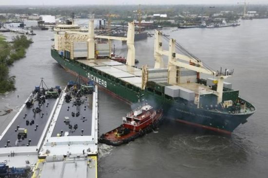  ����ͼƬ����˹�ٸ�ԭ����ͷ��һ���ϴ����ƶ�һ�����֡� ��Reuters��