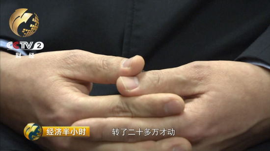 警方通过调查江小姐银行卡的交易记录 发现盗取她银行卡的人查询了半个月的账户信息直到账户中钱多了才取钱