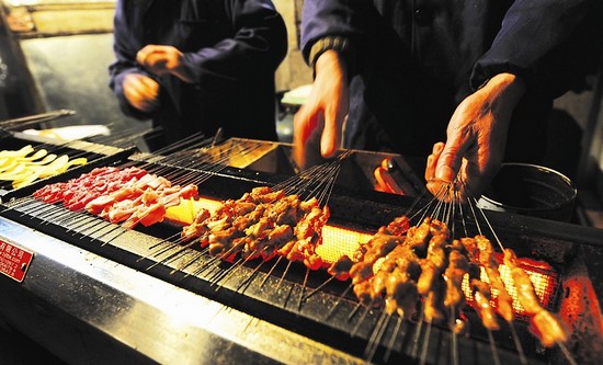 网曝羊肉串用猫肉老鼠肉做成调查发现确有猫腻