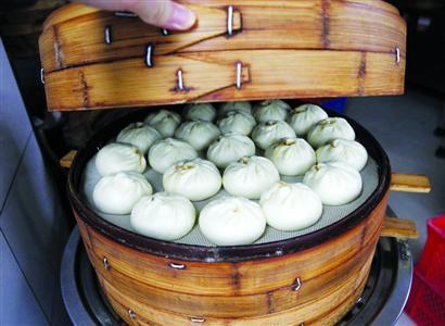 巴比馒头称自己所用的硅胶垫经过国家检验检疫,质量没问题。 /晨报记者 殷立勤 实习生 叶小晶