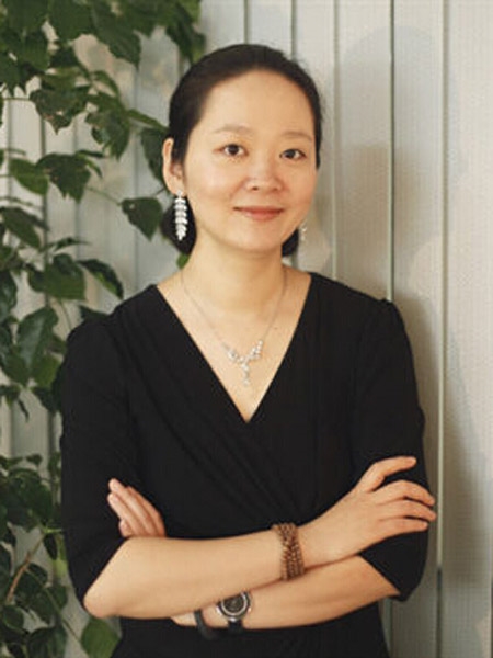 倪抒音,票据理财平台“钱生钱”联合创始人、CEO。她的工作背景足够扎实:可以称她是互联网领域的行家了,她拥有着在腾讯,百度等大型互联网公司10年以上工作经验。也因此她在互联网领域积累了丰富的人脉。为她之后的创业之路创造了很多资源。