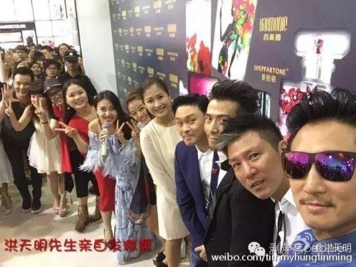 �����ŶӺͺ������ĺ�Ӱ����ע���������������Է�΢������������Ϊɹ���Ǻ��ա��ϵ��ӽ�Ŀ���������ӷ�˿�����θУ�����֪����