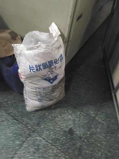 ��ҳ���ϴ�ӳ���һ��25����Ļ�����ϴ�»��ԡ�