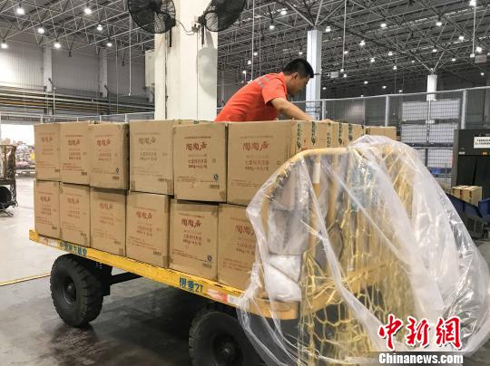 �����ǰ�Ϻ��±�����ӭ�߷�ɢװ�±�������