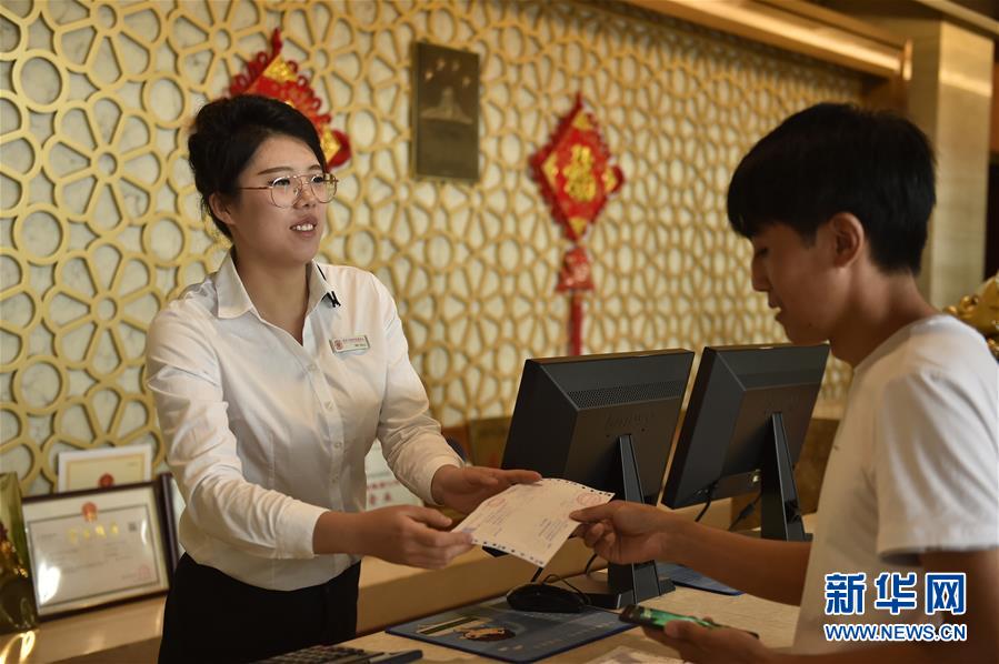 (新华全媒头条·走向我们的小康生活·图文互动)(5)我们村里的年轻人——贾家庄追求美好生活的“动力源泉”